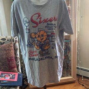 76ers T-shirt